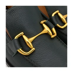 Kiski - Mocasin De Piel Con Tacon Ancho Y Adorno Metalico