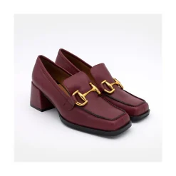 Kiski - Mocasin De Piel Con Tacon Ancho Y Adorno Metalico