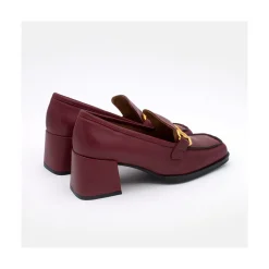 Kiski - Mocasin De Piel Con Tacon Ancho Y Adorno Metalico