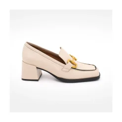 Kiski - Mocasin De Piel Con Tacon Ancho Y Adorno Metalico