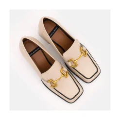 Kiski - Mocasin De Piel Con Tacon Ancho Y Adorno Metalico