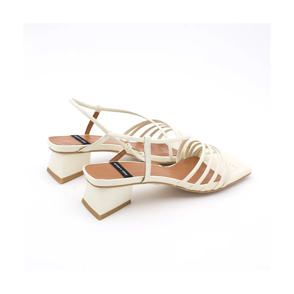 Mazzy - Sandalia De Tiras Con Tacon De Diseno Triangular