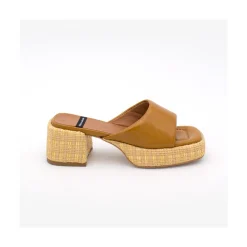 Nova - Mule Colchado Con Tacon Ancho Y Plataforma