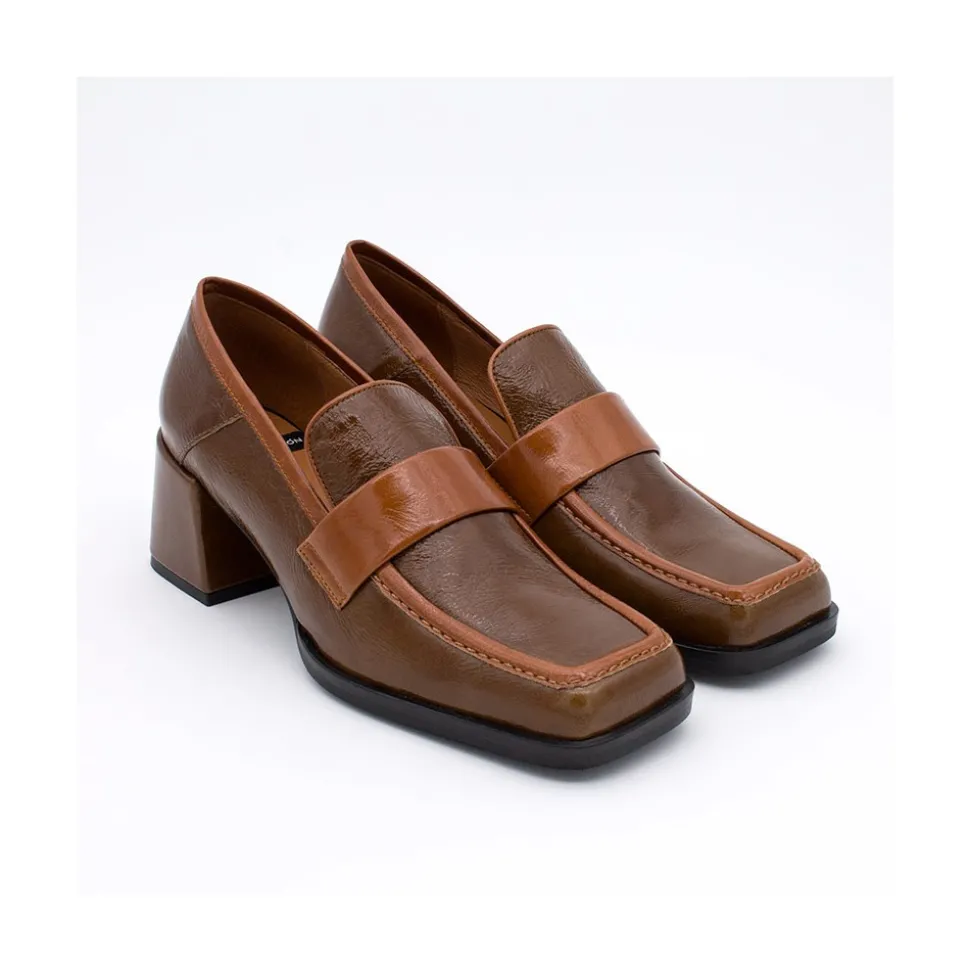 Peggy - Mocasin De Piel Brillante Duotono Con Tacon Ancho
