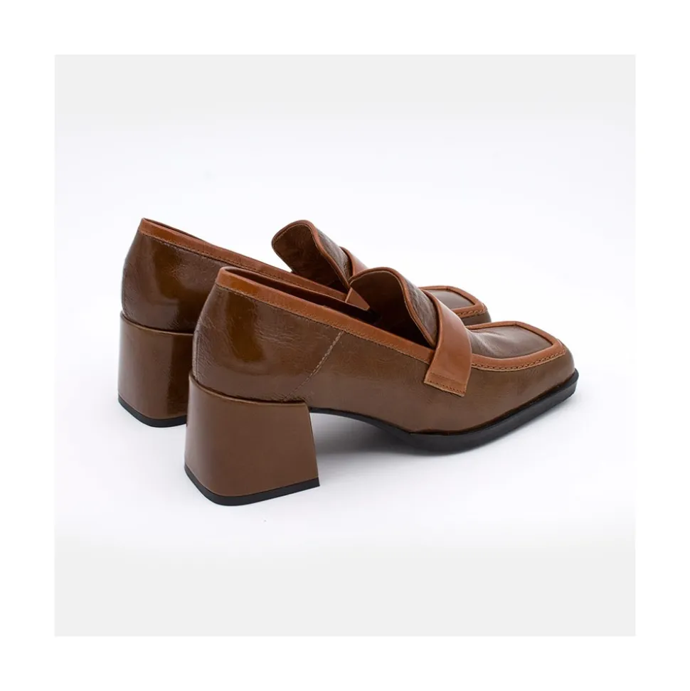 Peggy - Mocasin De Piel Brillante Duotono Con Tacon Ancho