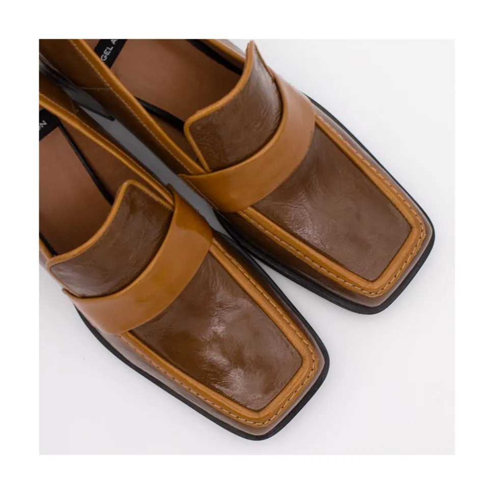 Peggy - Mocasin De Piel Brillante Duotono Con Tacon Ancho